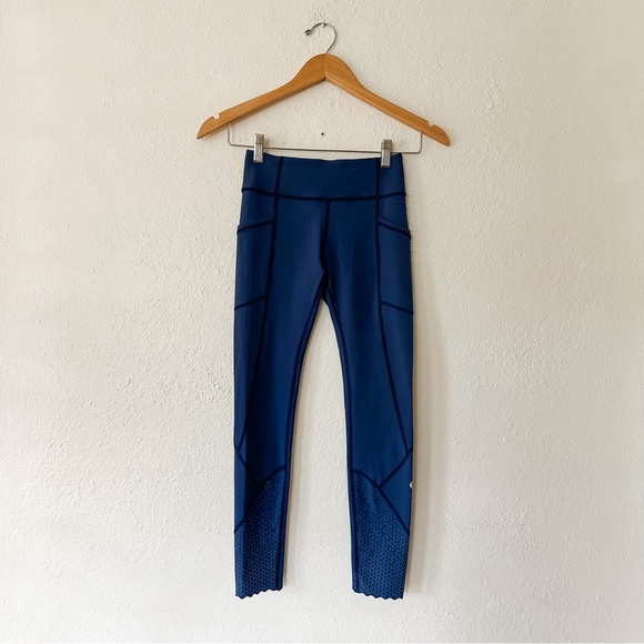 Lululemon Womens Navy Blue Tight Stuff Luxtreme Crop Scallop Hem Leggings - Picture 1 of 8